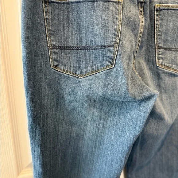 Tommy Bahama Vintage Jeans Men 33x30* Medium Wash Stretch Straight Comfort Fit - Picture 7 of 11